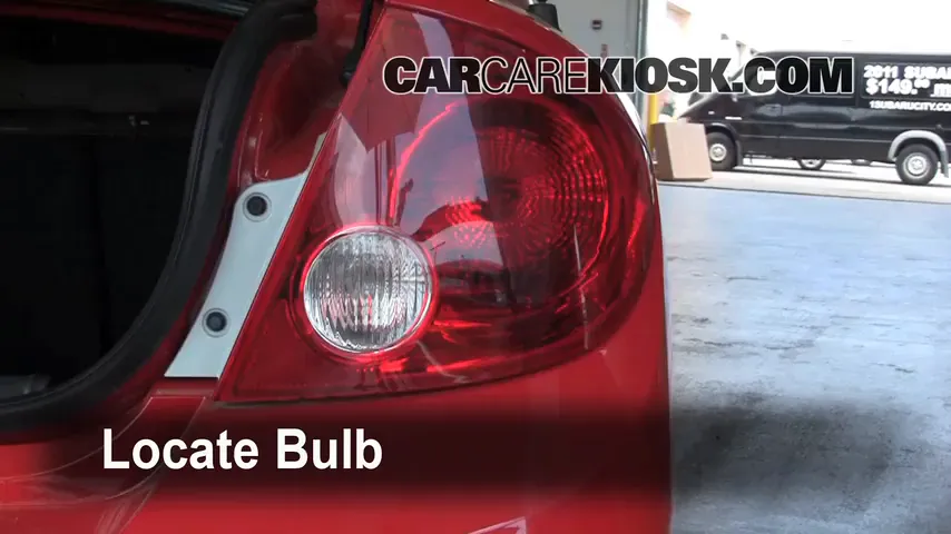 2010 Chevrolet Cobalt LT 2.2L 4 Cyl. Sedan (4 Door) Luces Luz trasera (reemplazar foco)